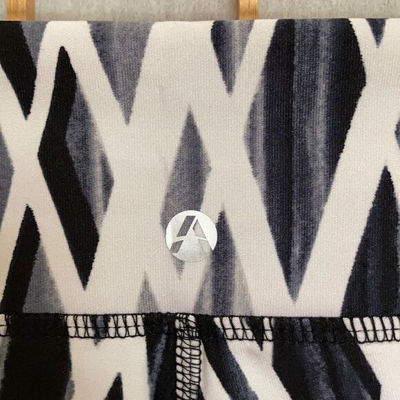 Athletic Collection Capri Legging - Picture 6 of 8